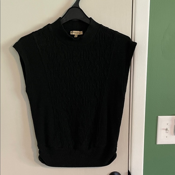 Democracy Sweaters - NEVER WORN Democracy Black Textured Knit Top